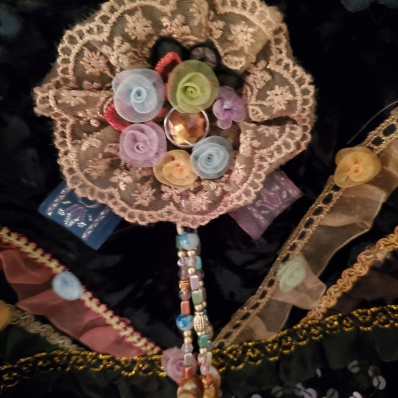 Gorgeous Handmade Floral and Lace Purse - Picture 2 of 6